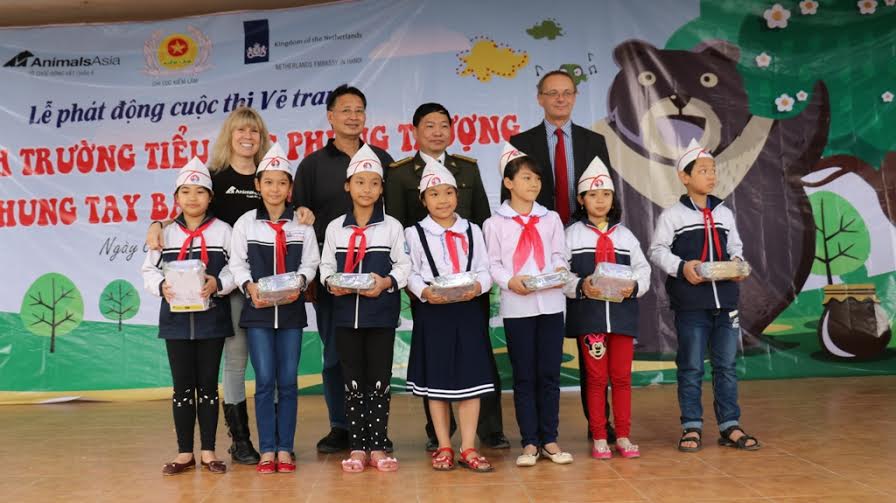 Phát[-]động[-]cuộc[-]thi[-]vẽ[-]tranh:[-]Học[-]sinh[-]Phụng[-]Thượng[-]chung[-]tay[-]bảo[-]vệ[-]loài[-]gấu